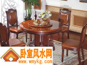 圆形餐桌