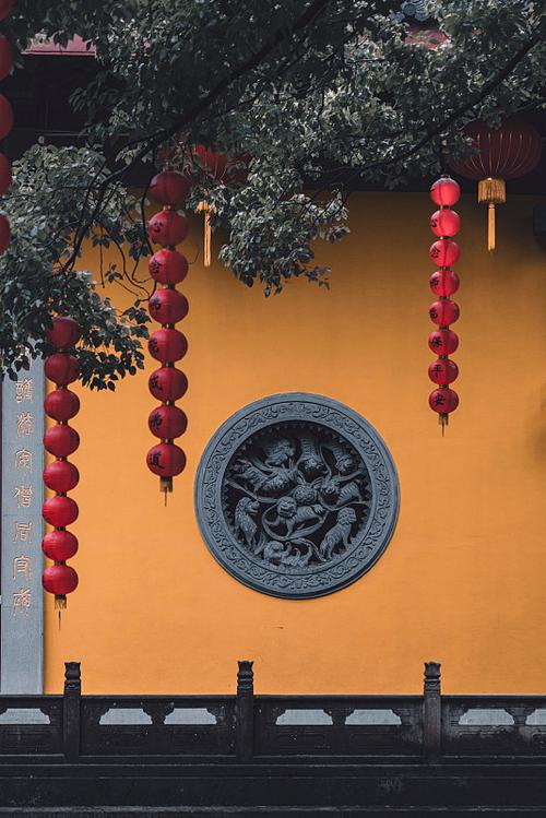 阴宅上出现大洞是什么现象 阴宅上出现大洞是什么现象