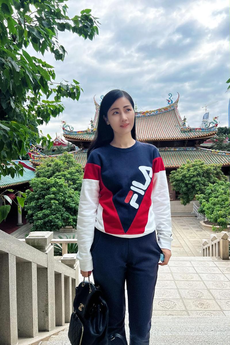 梦境中的家园繁花似锦的花草与繁茂生长的客厅植物 梦境中的家园繁花似锦的花草与繁茂生长的客厅植物