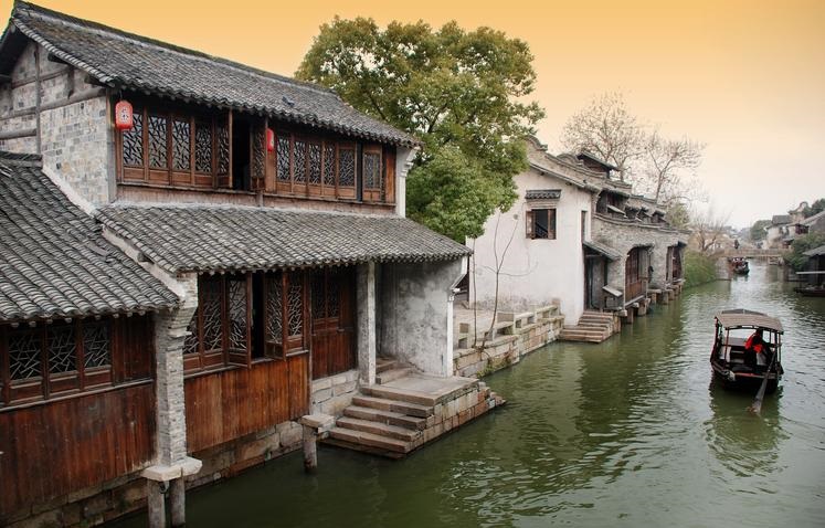 梦见给别人做鲫鱼 梦见好多鲫鱼在水里游是什么意思 梦见给别人做鲫鱼 梦见好多鲫鱼在水里游是什么意思
