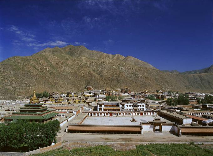 尽量不要把夫妻俩的名字写在房产证上。 为什么?理由很现实 尽量不要把夫妻俩的名字写在房产证上。 为什么?理由很现实