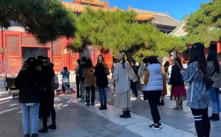 梦见蛇扑过来(梦见蛇扑过来咬我是什么意思) 梦见蛇扑过来(梦见蛇扑过来咬我是什么意思)