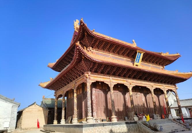 梦见头破了个洞 梦见别人的头破了流血是什么意思 梦见头破了个洞 梦见别人的头破了流血是什么意思