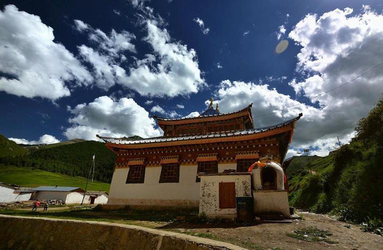 属龙都是哪年生人 属龙的女人几月出生最旺夫 属龙都是哪年生人 属龙的女人几月出生最旺夫