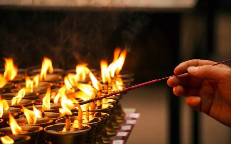 ����ı�Ե�Ӱ���Ӱ������ı�������ɣ�����