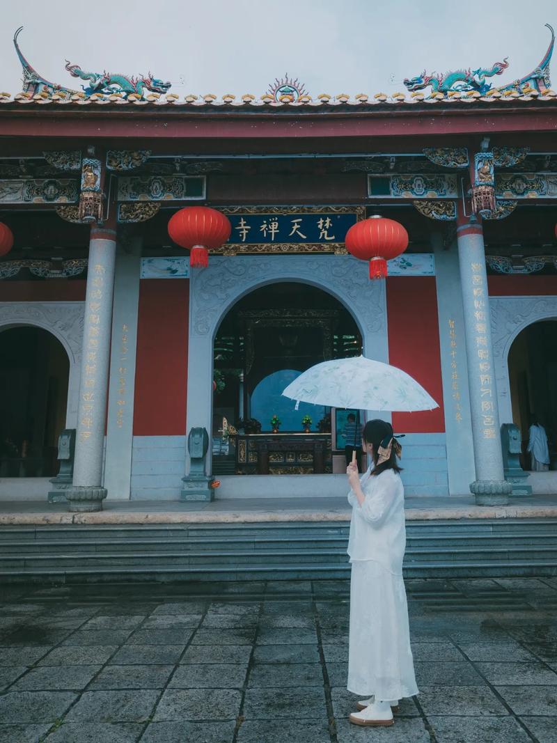 ��ͩκ����ͼƬ�����к��еİ�������˭