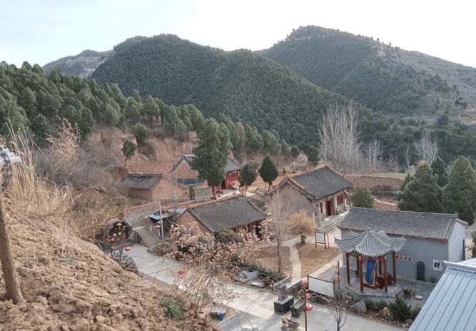 有黑眼圈有眼袋的面相女 有黑眼圈有眼袋的面相女