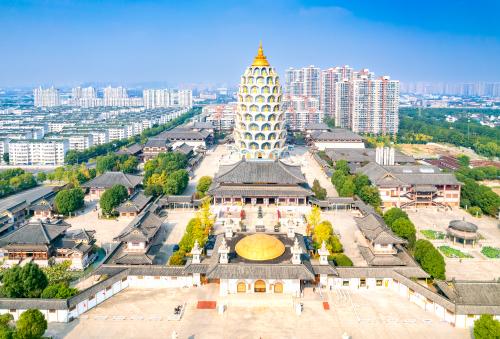 张靓颖华为主题歌就让光芒折射泪湿的瞳孔.这 张靓颖华为主题歌就让光芒折射泪湿的瞳孔.这